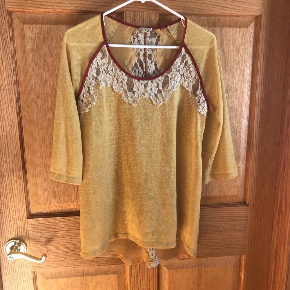 Gimmicks long sleeved, yellow, lace design blouse